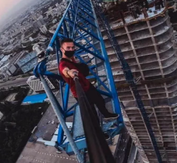 Influencer famous for climbing skyscrapers died after falling from one: he left final photo
