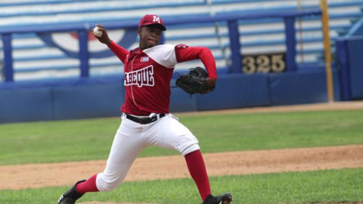 One of the best pitchers left in Cuba goes in search of a future in the MLB
