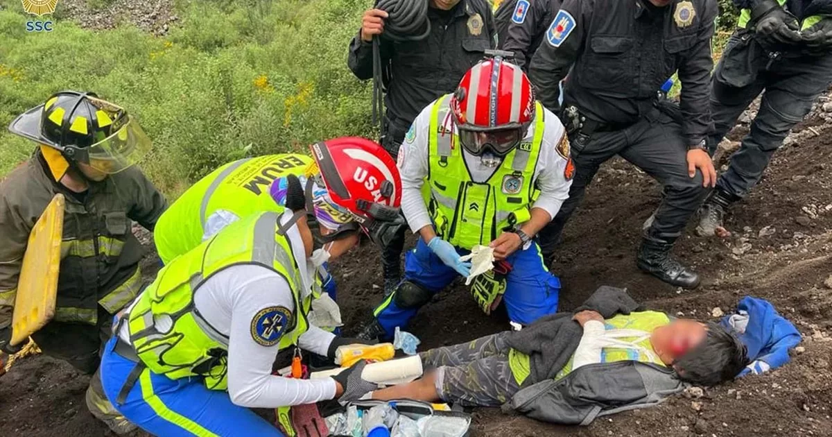 Child who was walking through the Xitle Volcano in Tlalpan fell into the crater
