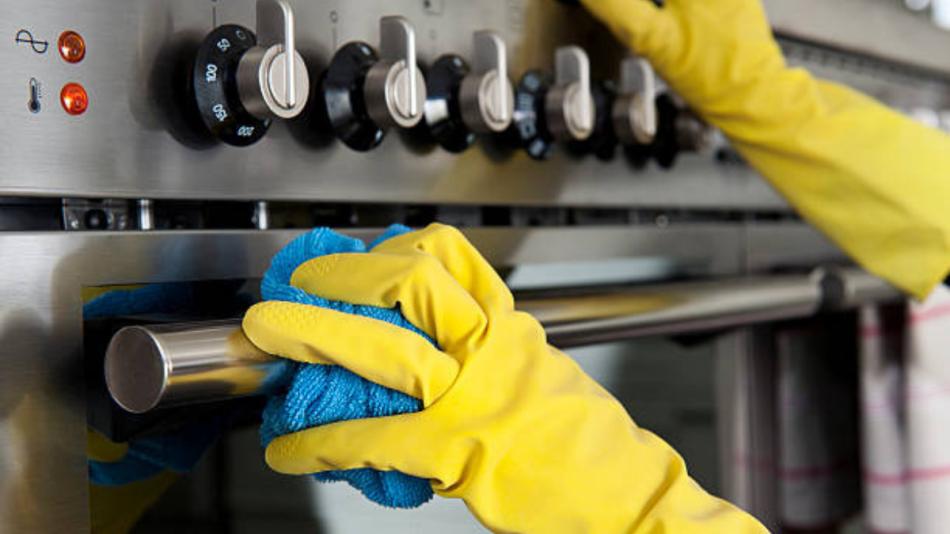 60% of people only clean visibly dirty places. How does it affect your health?
