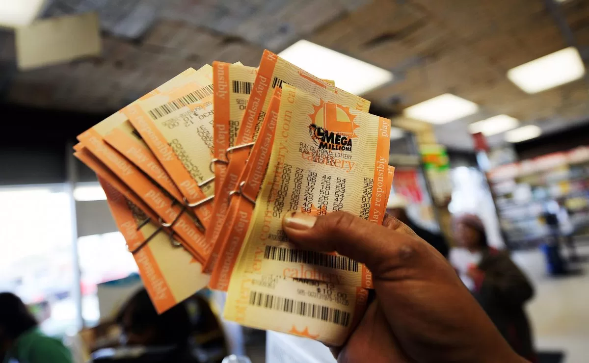 How much of the $1 billion Mega Millions prize will remain after taxes
