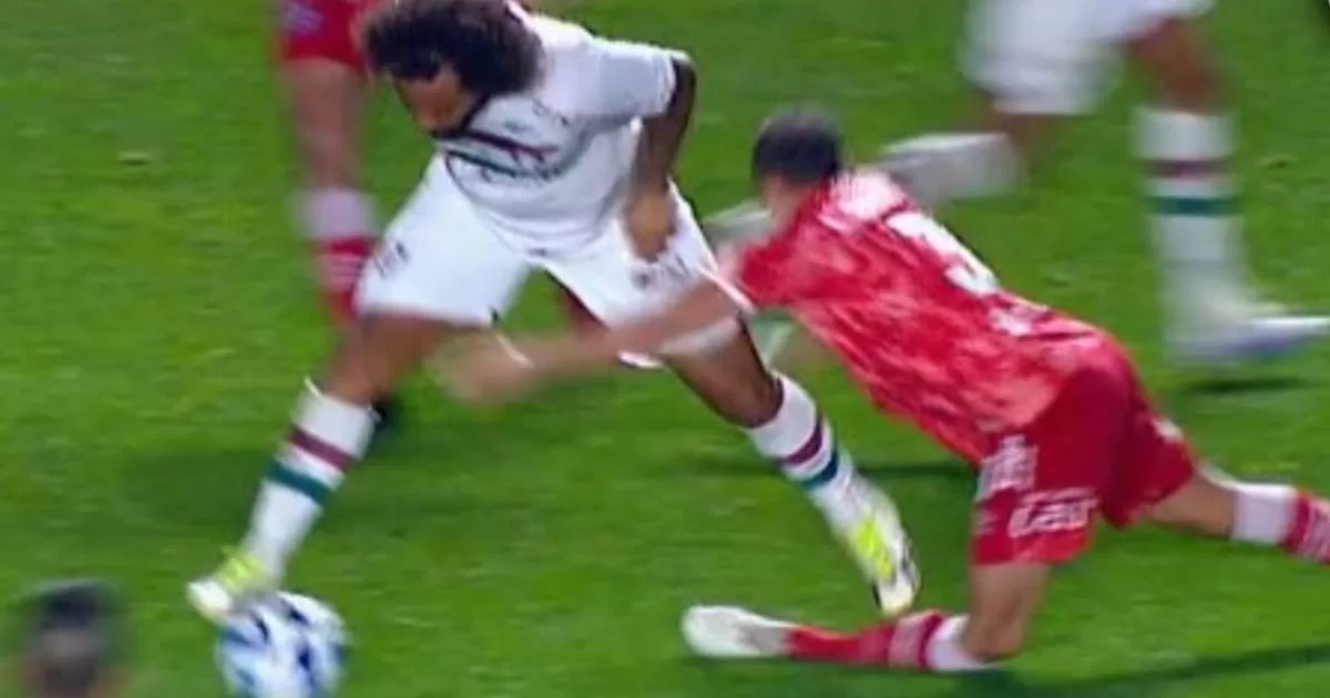 Marcelo ends up crying after destroying the leg of an Argentine soccer player
