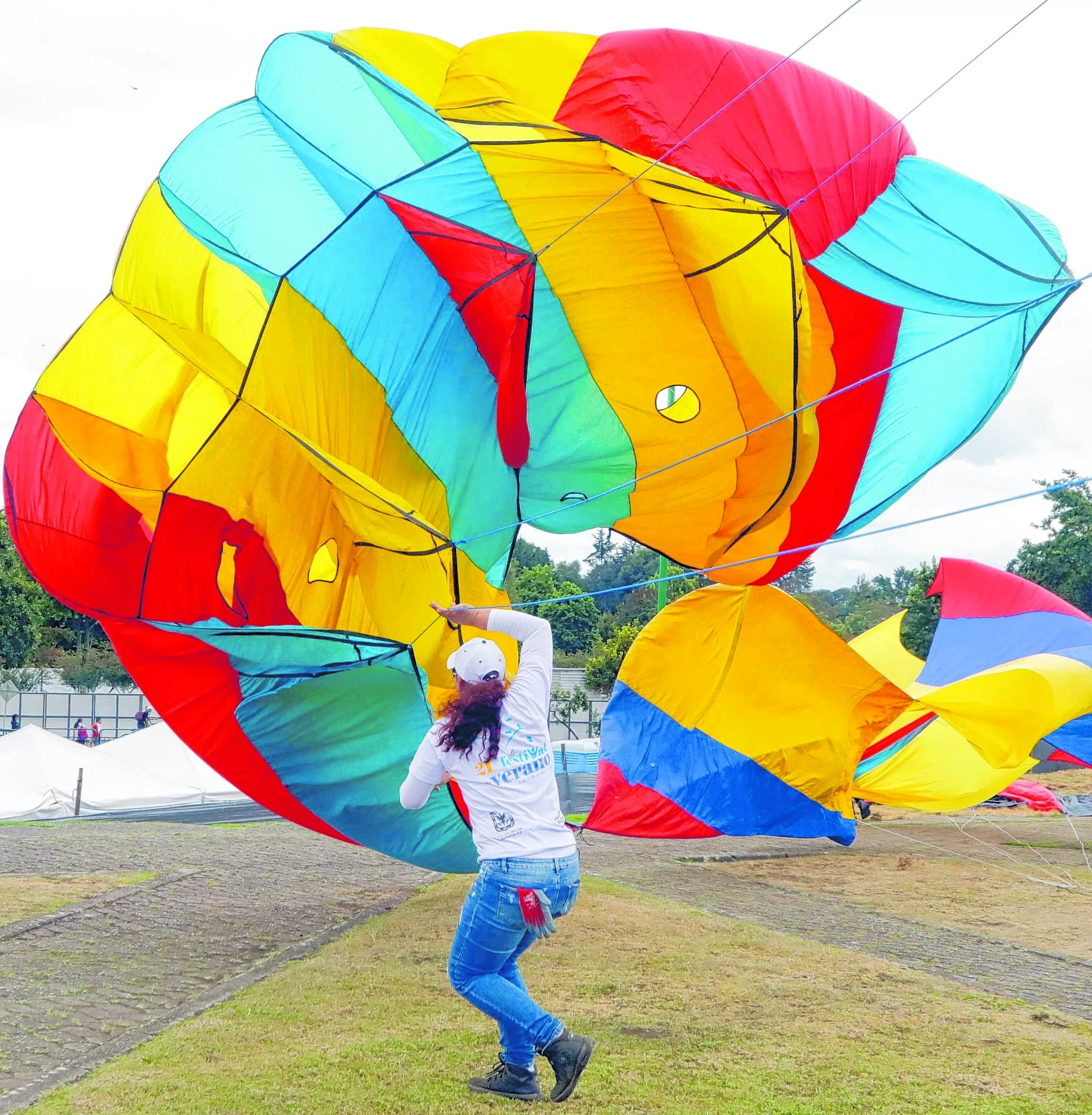 Kites take over the sky in August, what is their history in Colombia?
