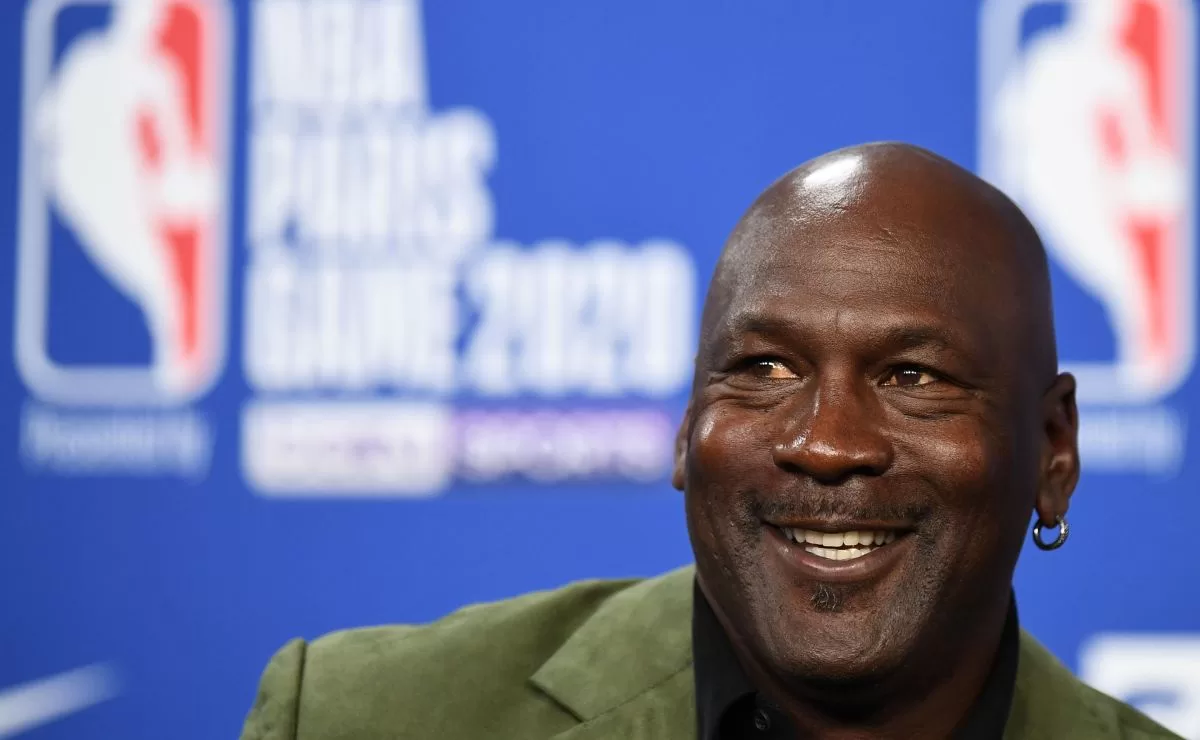 A business wizard: Michael Jordan closes the sale of the Charlotte Hornets for $3,000 million dollars
