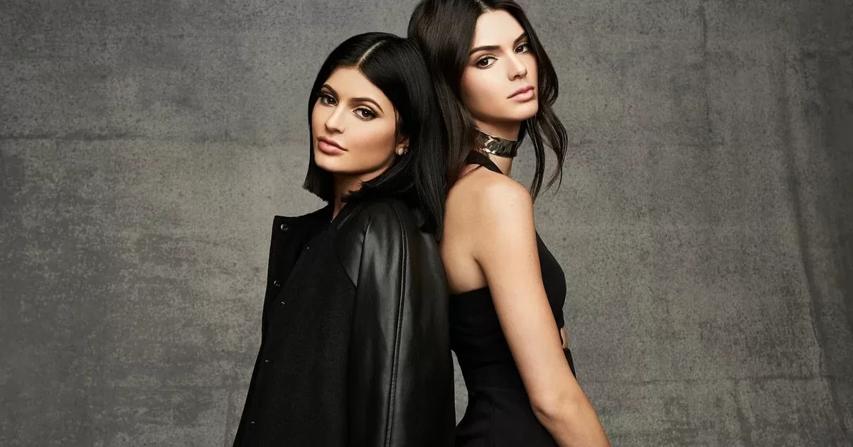 Kylie and Kendall Jenner revealed how difficult their adolescence was in the season finale 'The Kardashians'
