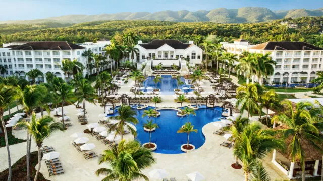 Hyatt contrasts the rise of the Dominican Republic with the fall of Cancun
