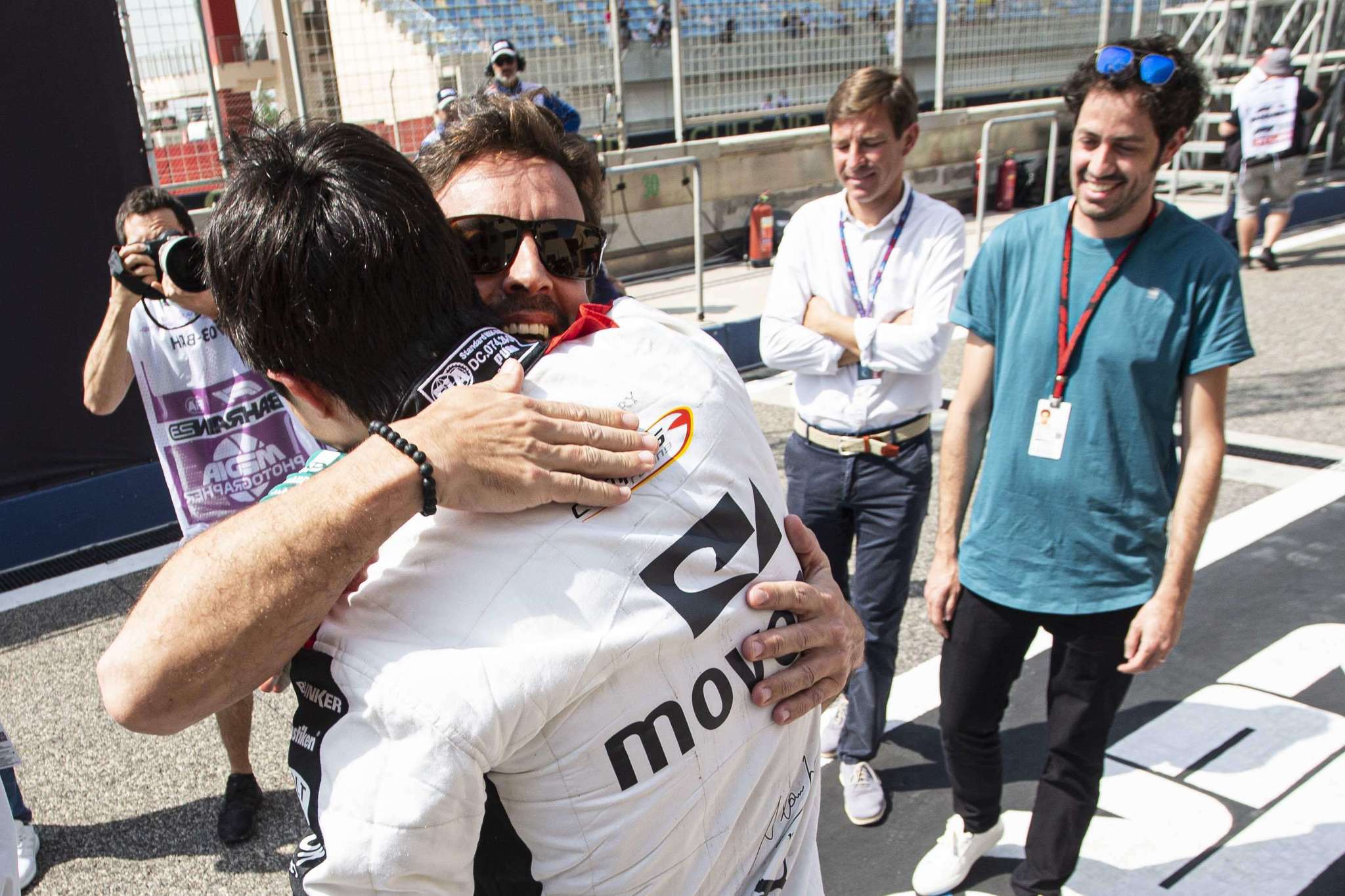Fernando Alonso hugs Pepe Mart