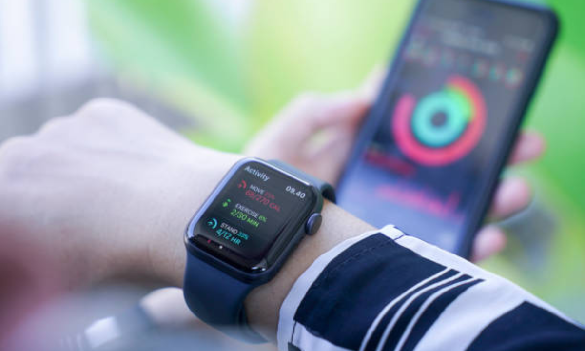 Woman catches her cheating boyfriend when she discovers him on the Apple Watch 'cardio at 2 am'
