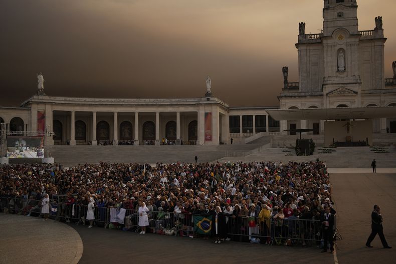 Hundreds of faithful await the arrival of Pope Francis at the sanctuary of Our Lady of Fatima, in Fatima, central Portugal, on August 5, 2023. (AP Photo/Francisco Seco)