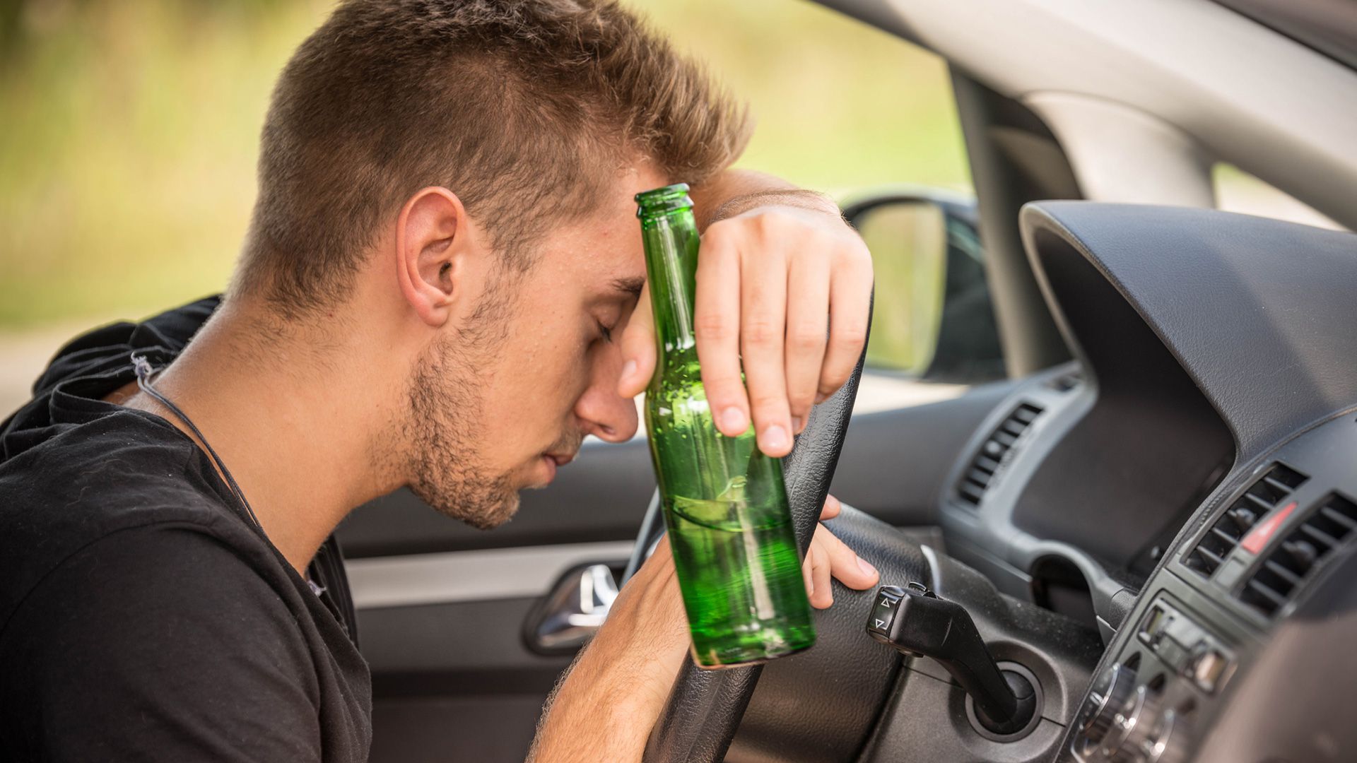 Adolescent alcohol use is closely linked to road traffic injuries, suicide attempts and death by suicide, according to PAHO/Getty