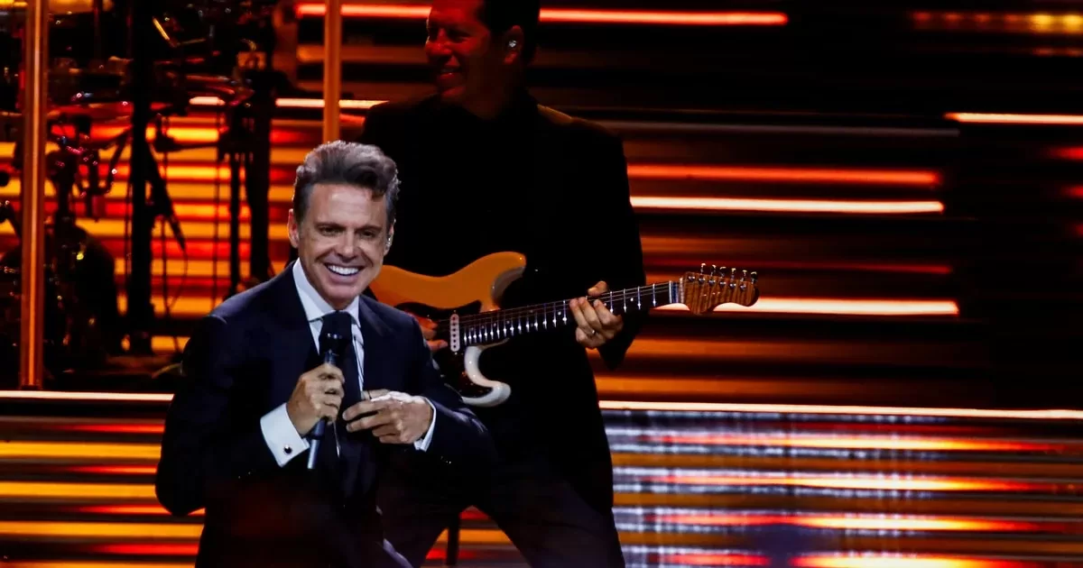 A dazzling performance, 40 years of classics and a declaration of love: this is how Luis Miguel's second show was experienced from the inside
