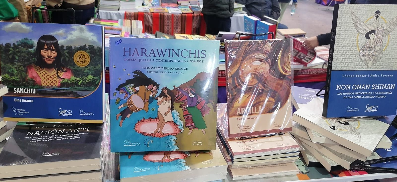 Cover of "Harawinchis. Contemporary Quechua poetry (1904-2021)" (Infobae / Carlos Espinoza)