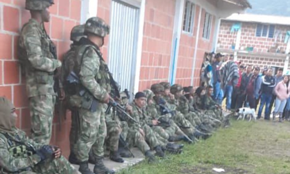 Soldiers held in Toribío, Cauca