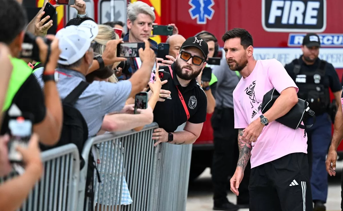 Inter Miami employee loses his job for chasing Lionel Messi for an autograph
