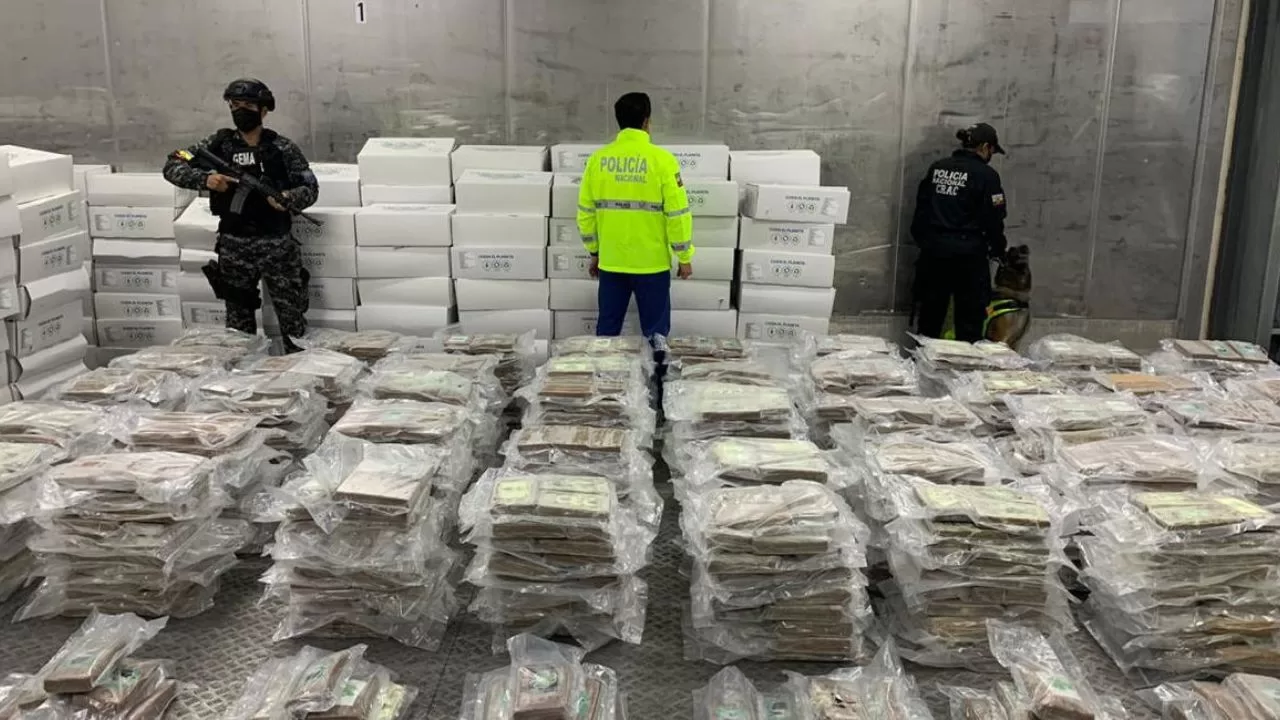 They capture two people and seize 414 blocks of drugs in Ecuador
