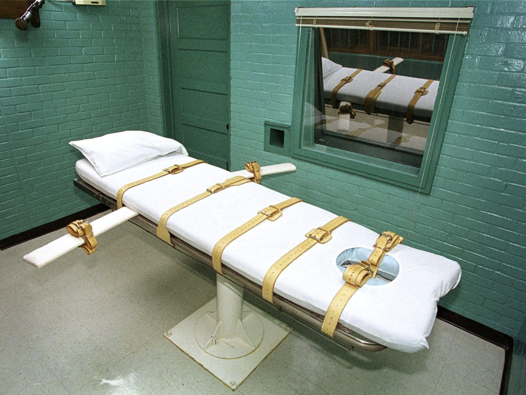 A confessed serial killer convicted of the death of his wife and another woman has been executed by lethal injection in the state of Florida.  (EFE)