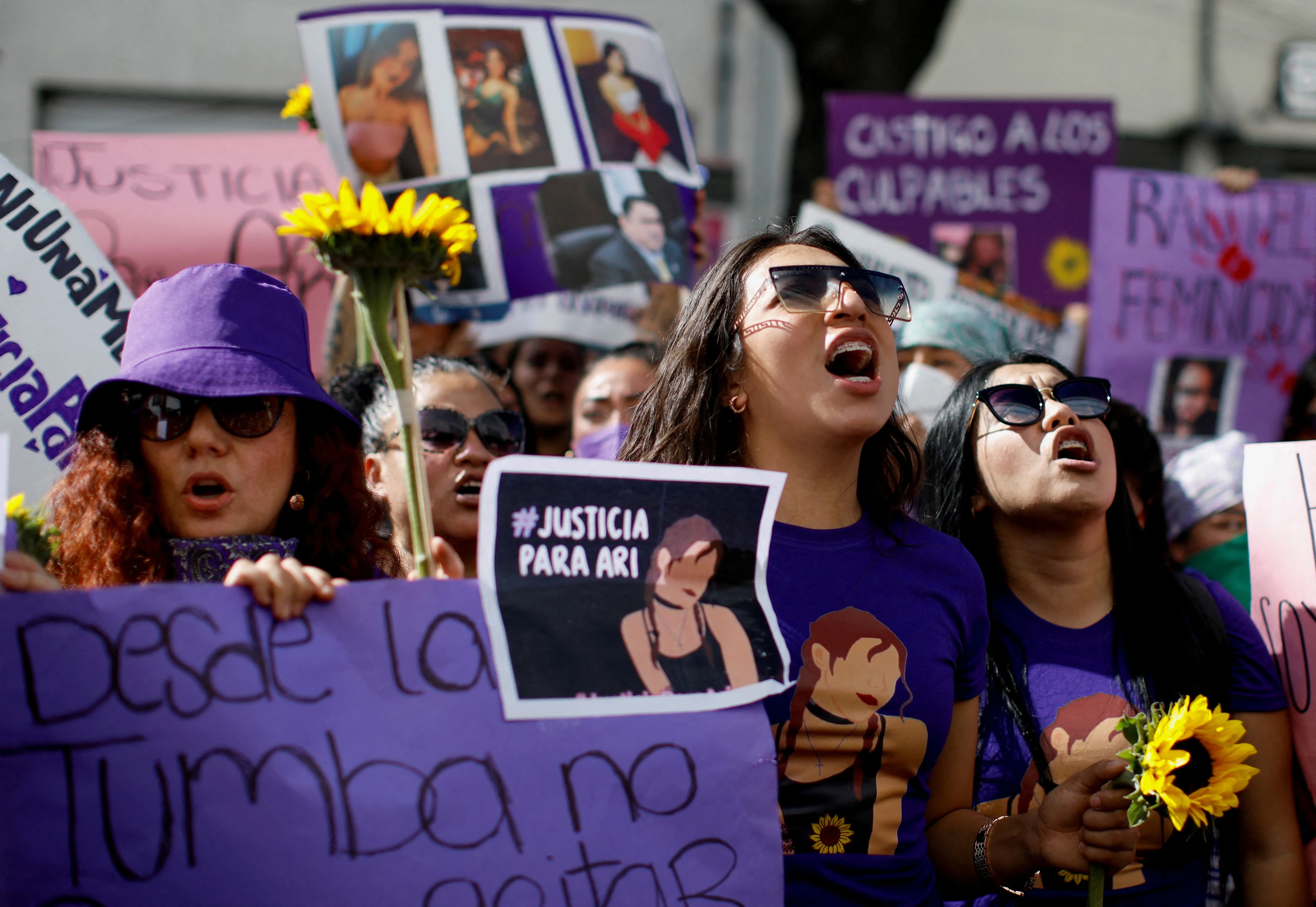 FILE PHOTO: People take part in a protest demanding justice after the death of Ariadna Fernanda Lopez, a 27-year-old woman who was found dead on a highway in Morelos state, in Mexico City, Mexico November 7, 2022. REUTERS/Raquel Cunha/File Photo