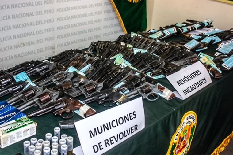 PNP carries out an operation in Huancayo and seizes 106 weapons.