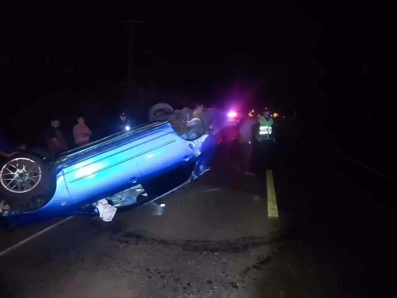 Drunk driver loses control of his vehicle and overturns spectacularly
