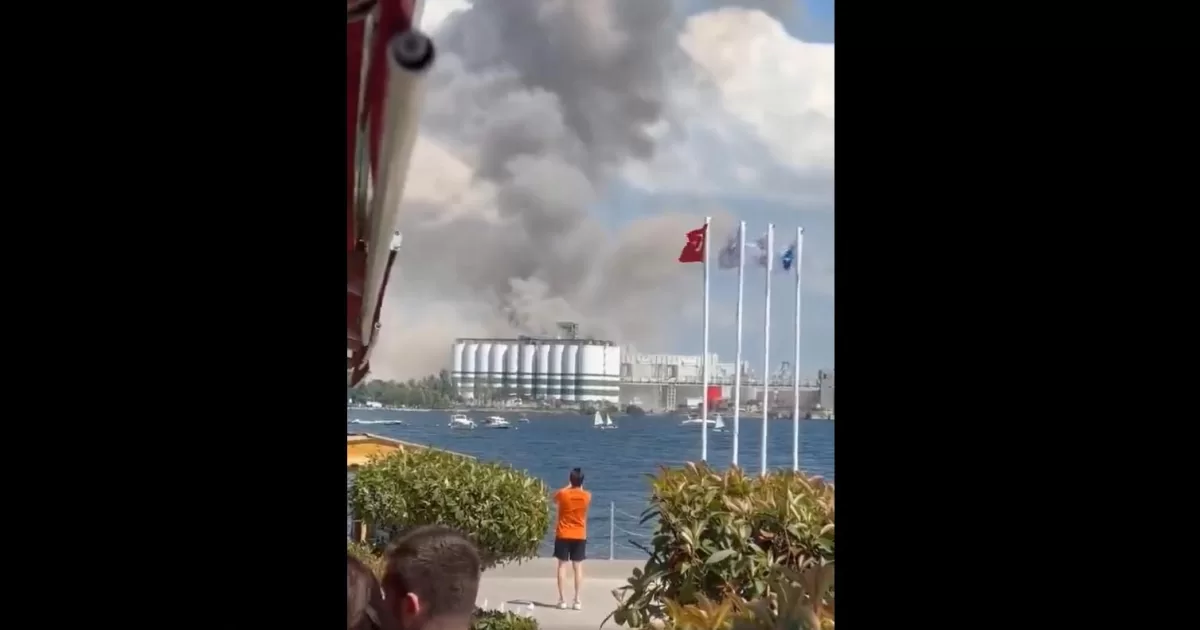At least 12 injured after a strong explosion in a grain port warehouse in Turkey
