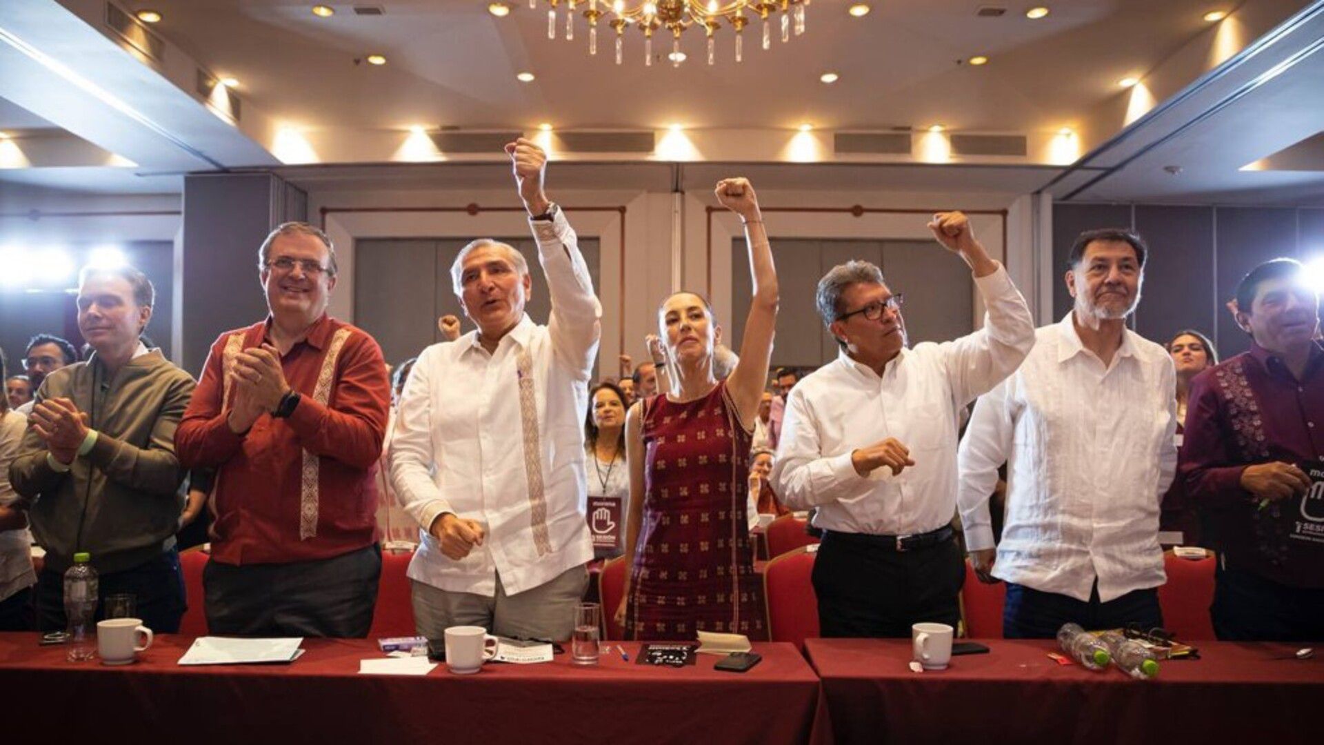 The and the candidates for the presidential candidacy of Morena.  From left to right: Manuel Velasco, Marcelo Ebrard, Adán Augusto López, Claudia Sheinbaum, Ricardo Monreal and Gerardo Fernández Noroña.  Photo: Special