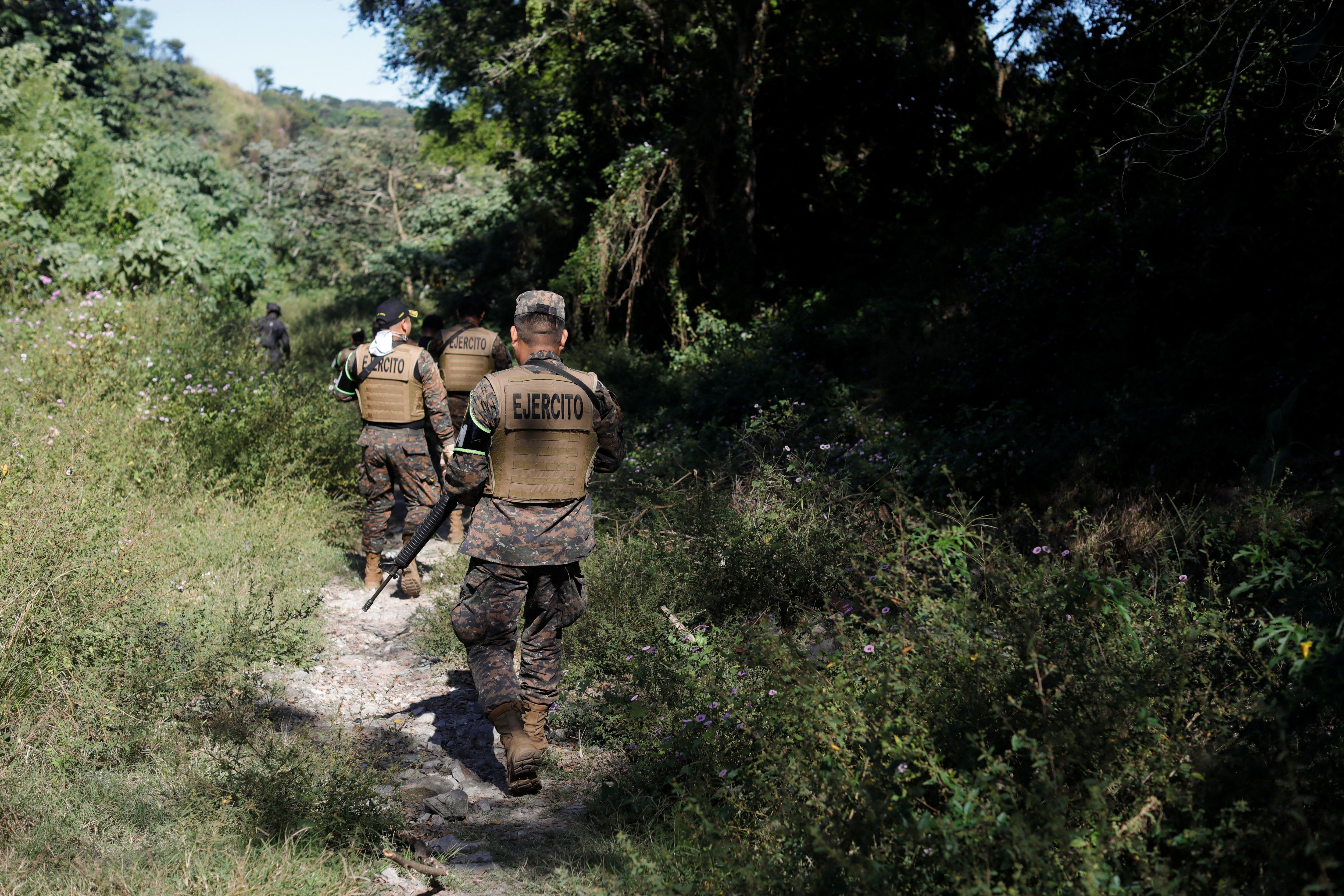 More than 8,000 soldiers and police officers were deployed in the Cabañas department to persecute members of the Mara Salvatrucha.  (REUTERS/Jose Cabezas)