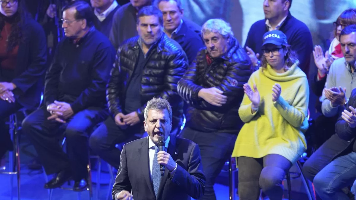 Argentine Economy Minister adds the support of unions, key to seducing the vote of employees
