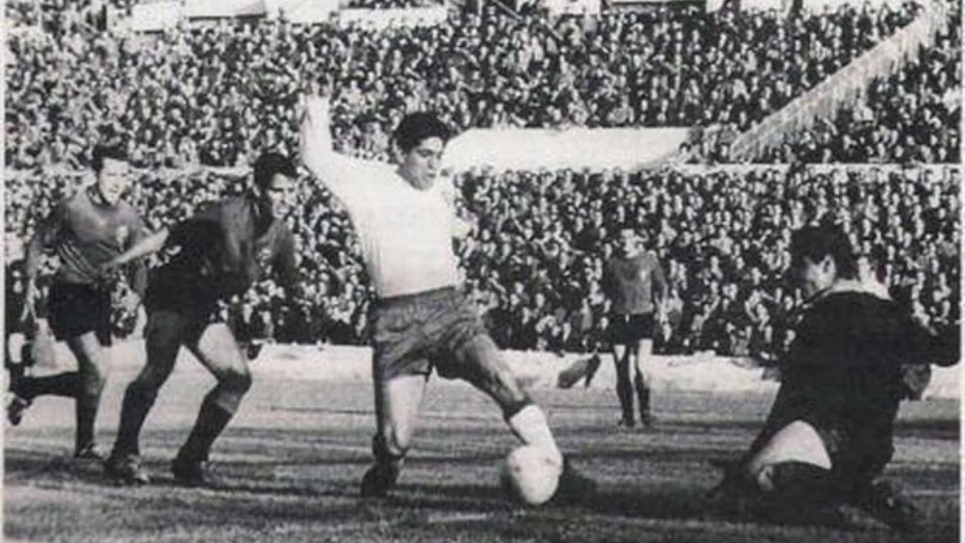 The attacker Juan Seminario had a successful stint in Spanish and Italian football.
