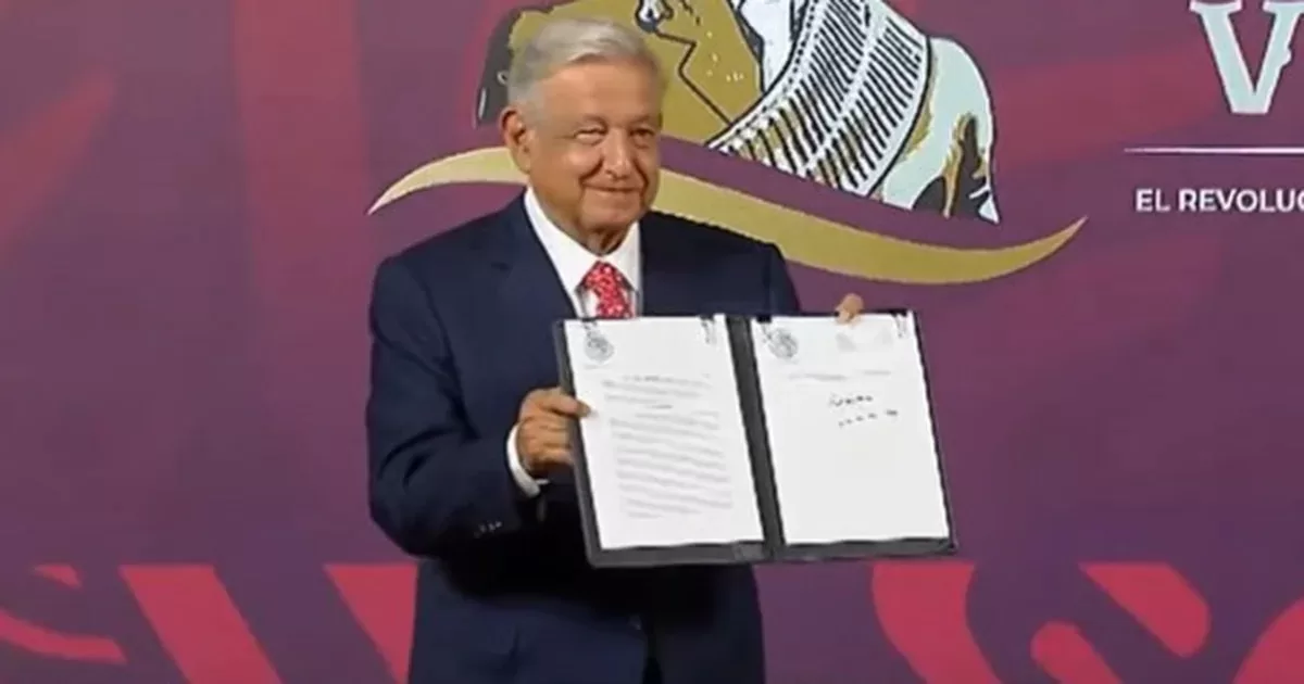AMLO signs decree to protect indigenous peoples: "They are the heart of deep Mexico"
