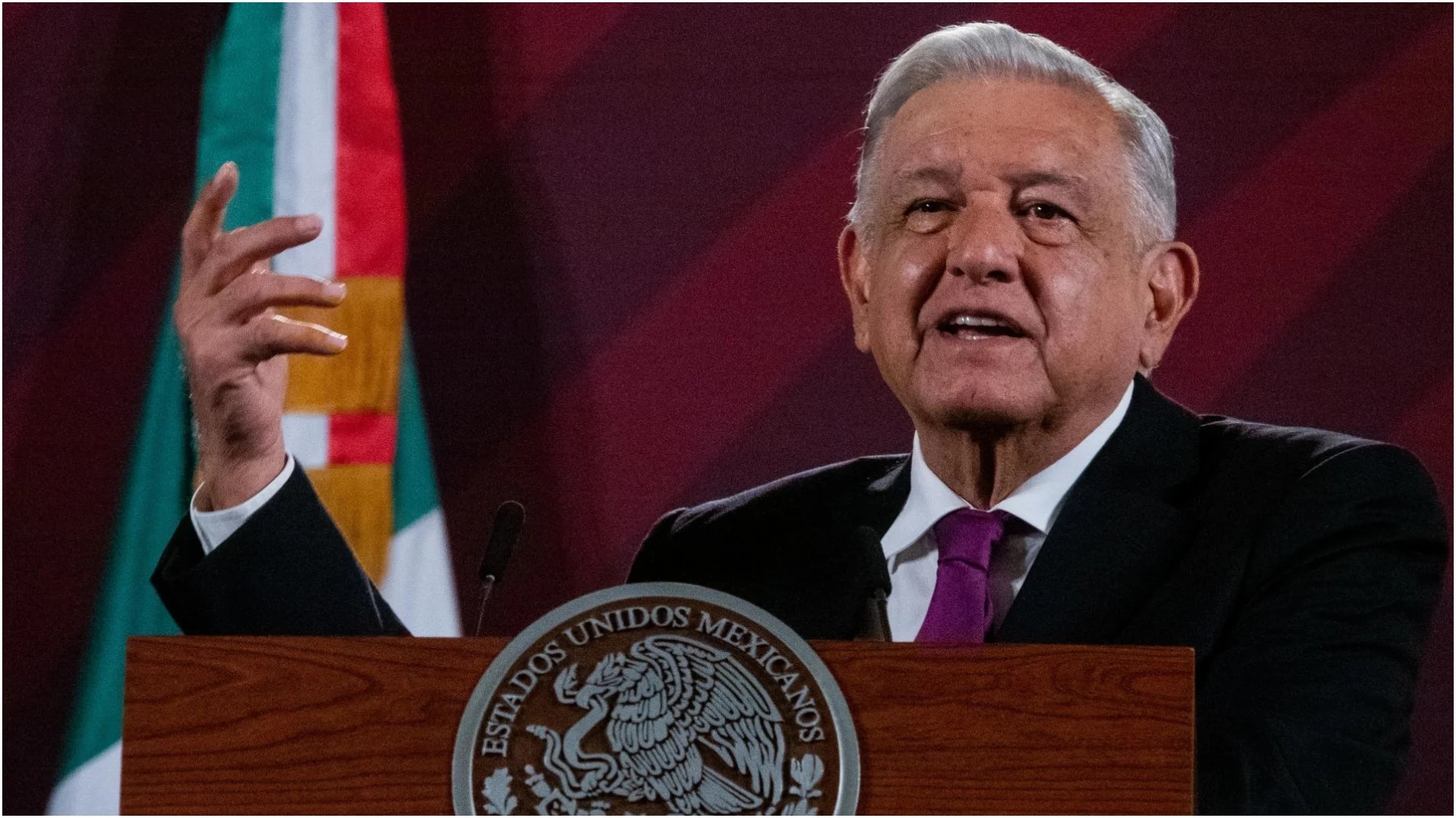 President López Obrador questioned the positions of his opponents regarding the textbooks, despite the fact that they still do not know the entire content.  (Darkroom)