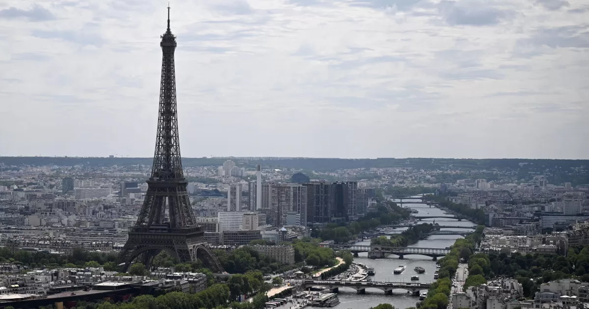 Eiffel Tower evacuated due to bomb threat
