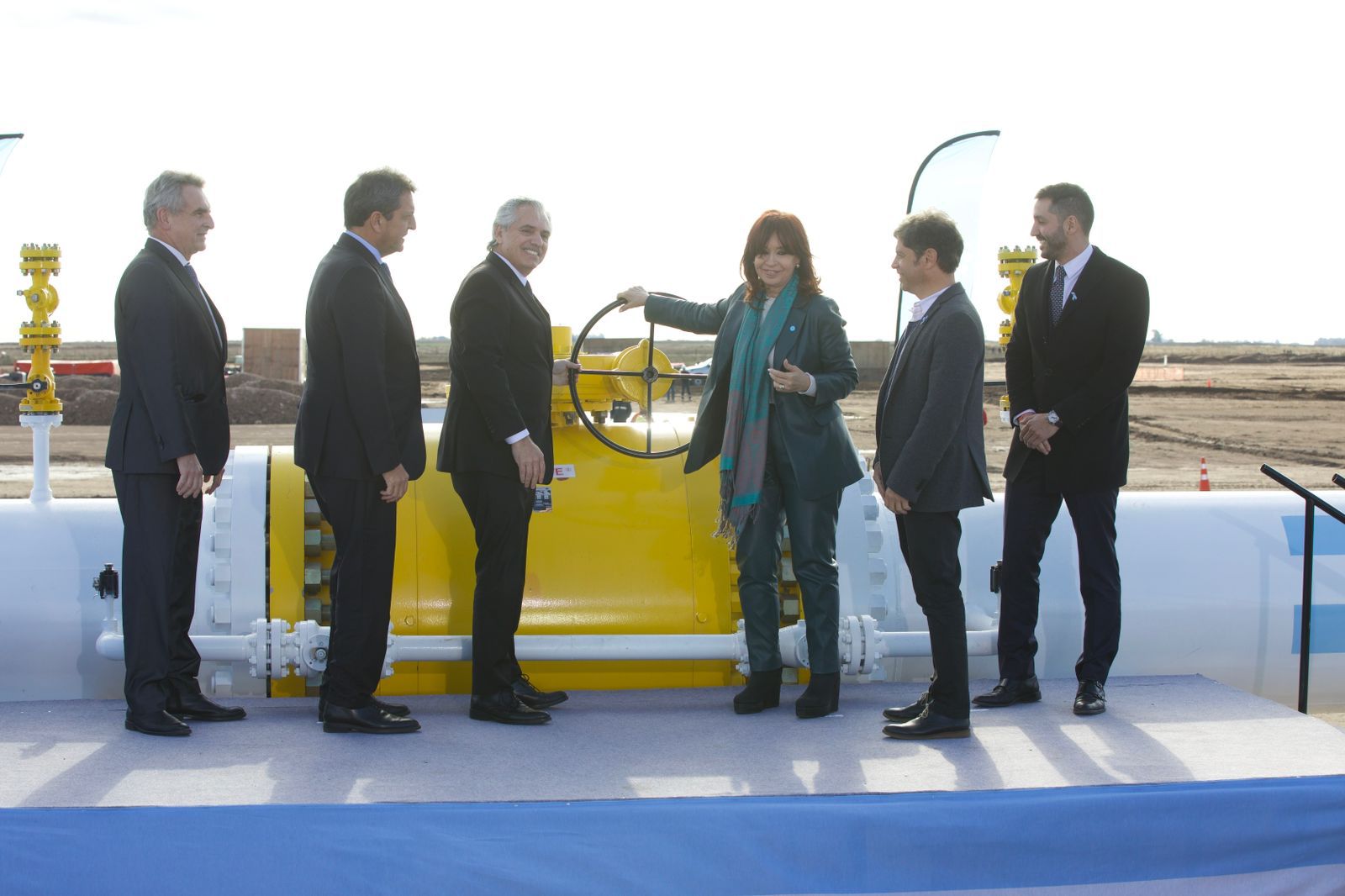 An image of the official inauguration of the Néstor Kirchner Gas Pipeline, on July 9.  The gas began to reach the residences of the metropolitan area in the last days