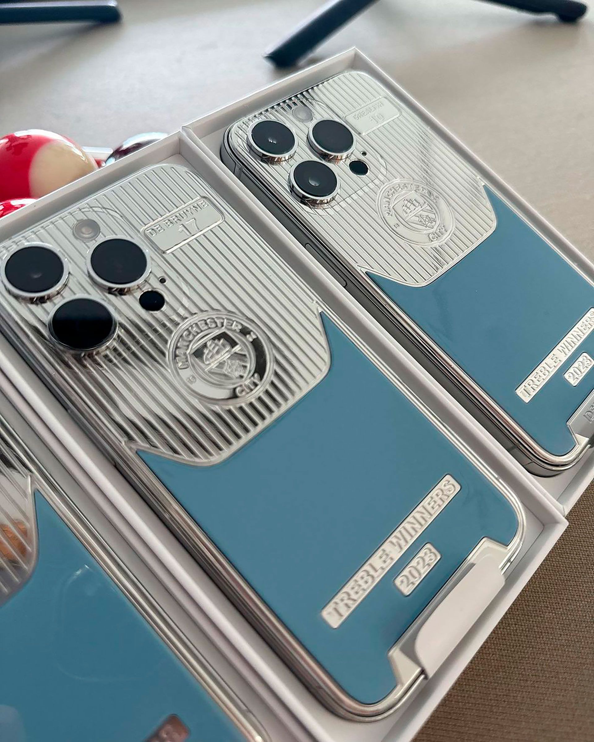 De Bruyne gave each Manchester City player a personalized iPhone 14 (Instagram)