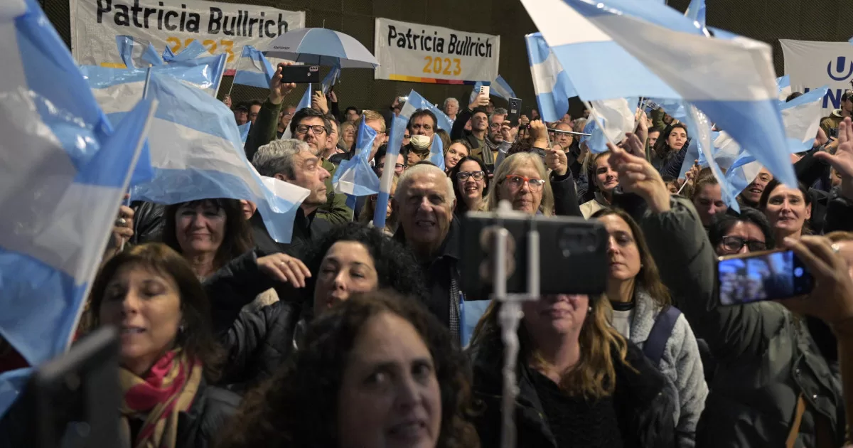 Argentines return to the polls in primary elections in which the republic is at stake
