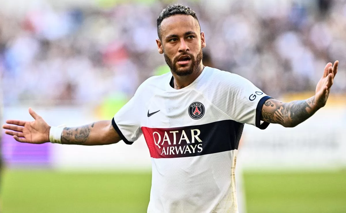 Saudi Arabia presents millionaire offer to take Neymar
