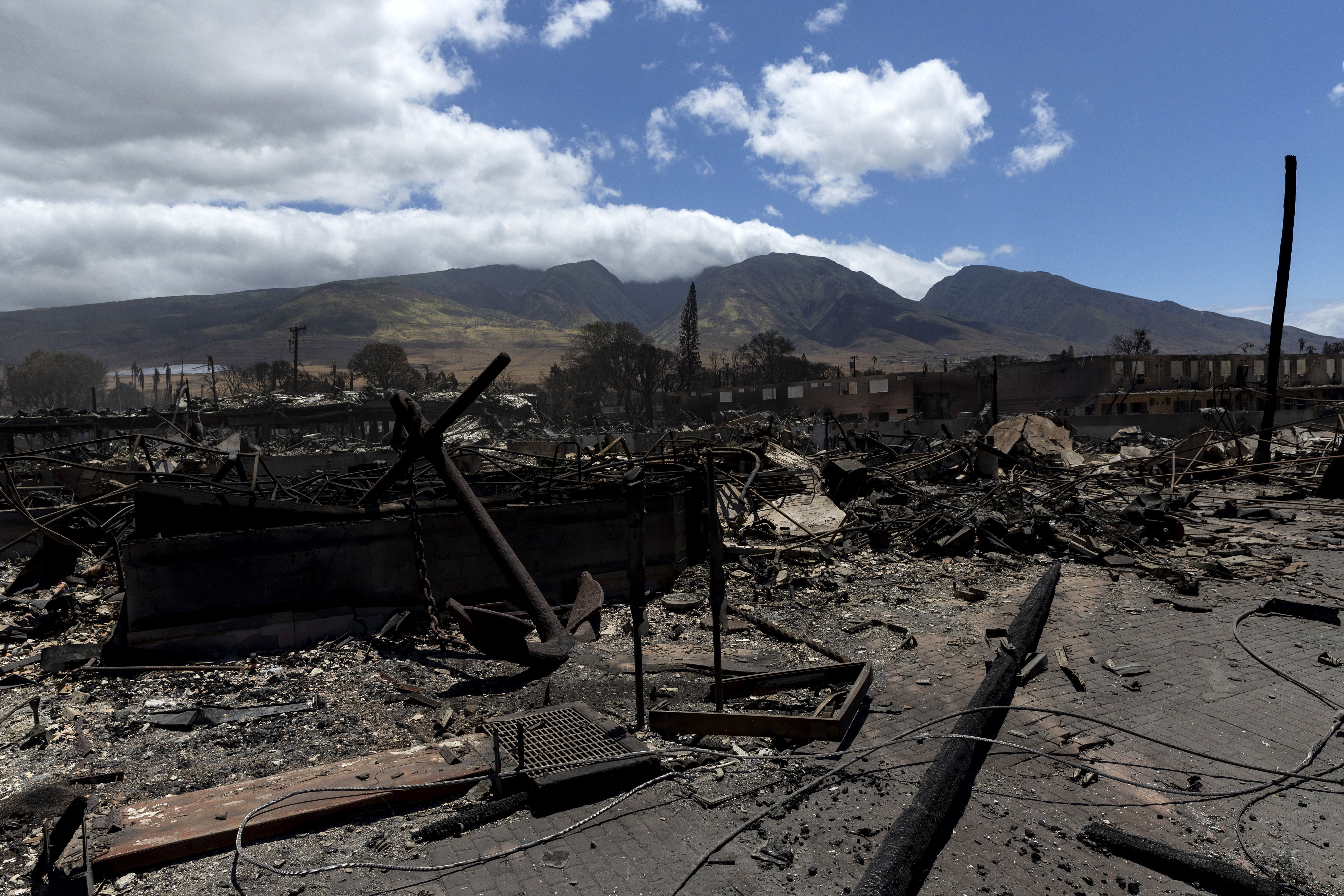 The inferno that ripped through Lahaina, a centuries-old town on Maui's west coast four days ago, destroyed homes and turned a tropical landscape an ashen gray.  The state governor predicted that more bodies will be found.  (EFE)