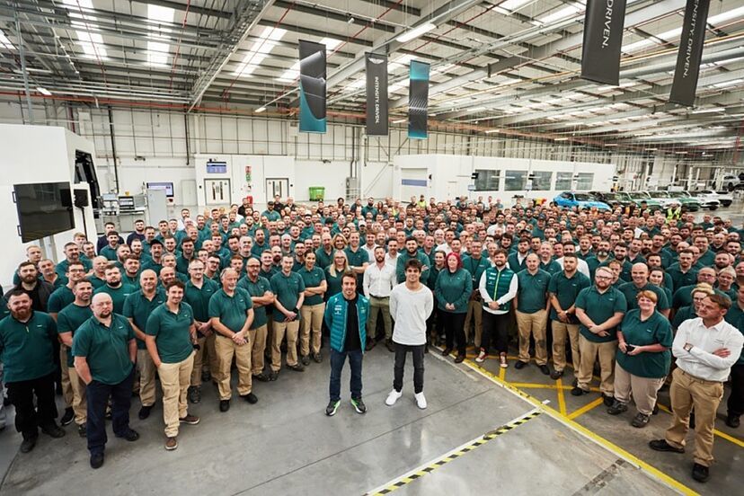 Alonso and Stroll pose with the staff at the new Silverstone frame factory