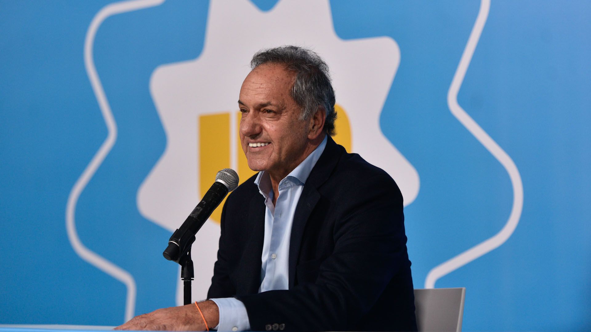 Daniel Scioli was one of the first speakers in the bunker of the ruling party (Adrián)