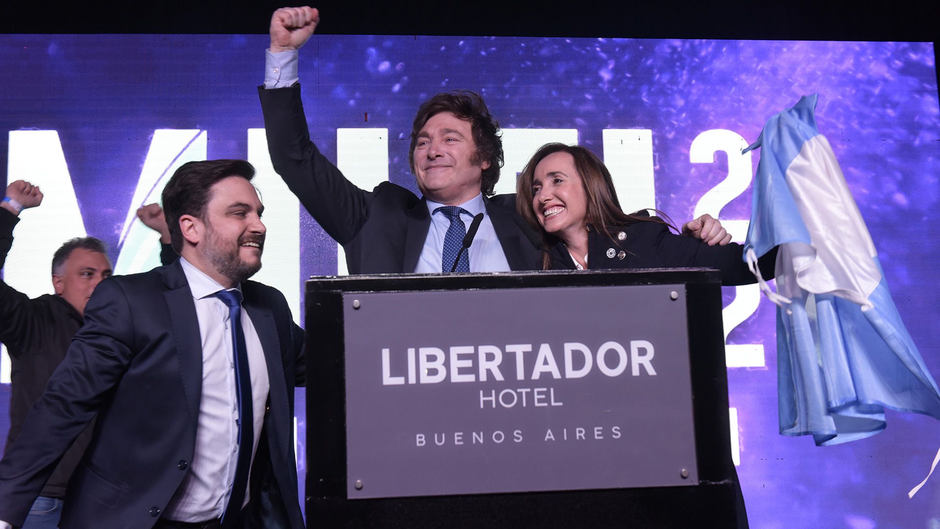 After positioning himself as the winner in these STEP, Milei took the stage with his running mate and who ran as a candidate for Buenos Aires Head of Government Gustavo Gavotti