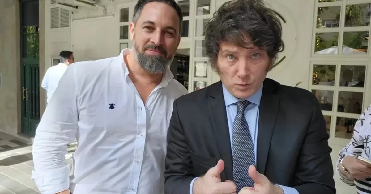 His ties with Abascal and the passage through Spain of Javier Milei, winner of the primaries in Argentina: "Go against the left-handed, we are superior"
