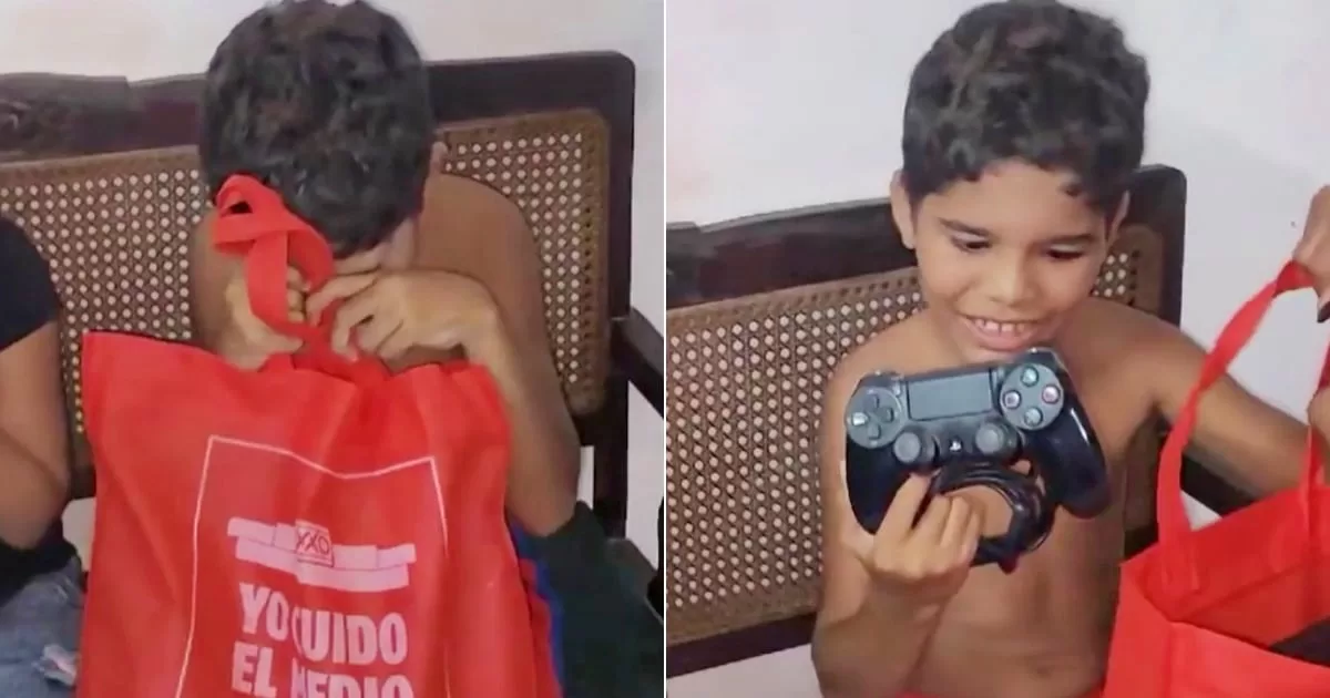 Moving reaction of a Cuban boy when receiving a gift atari thanks to donations

