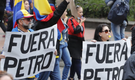  Shouting "Get out Petro!"  Colombians protest against the government
