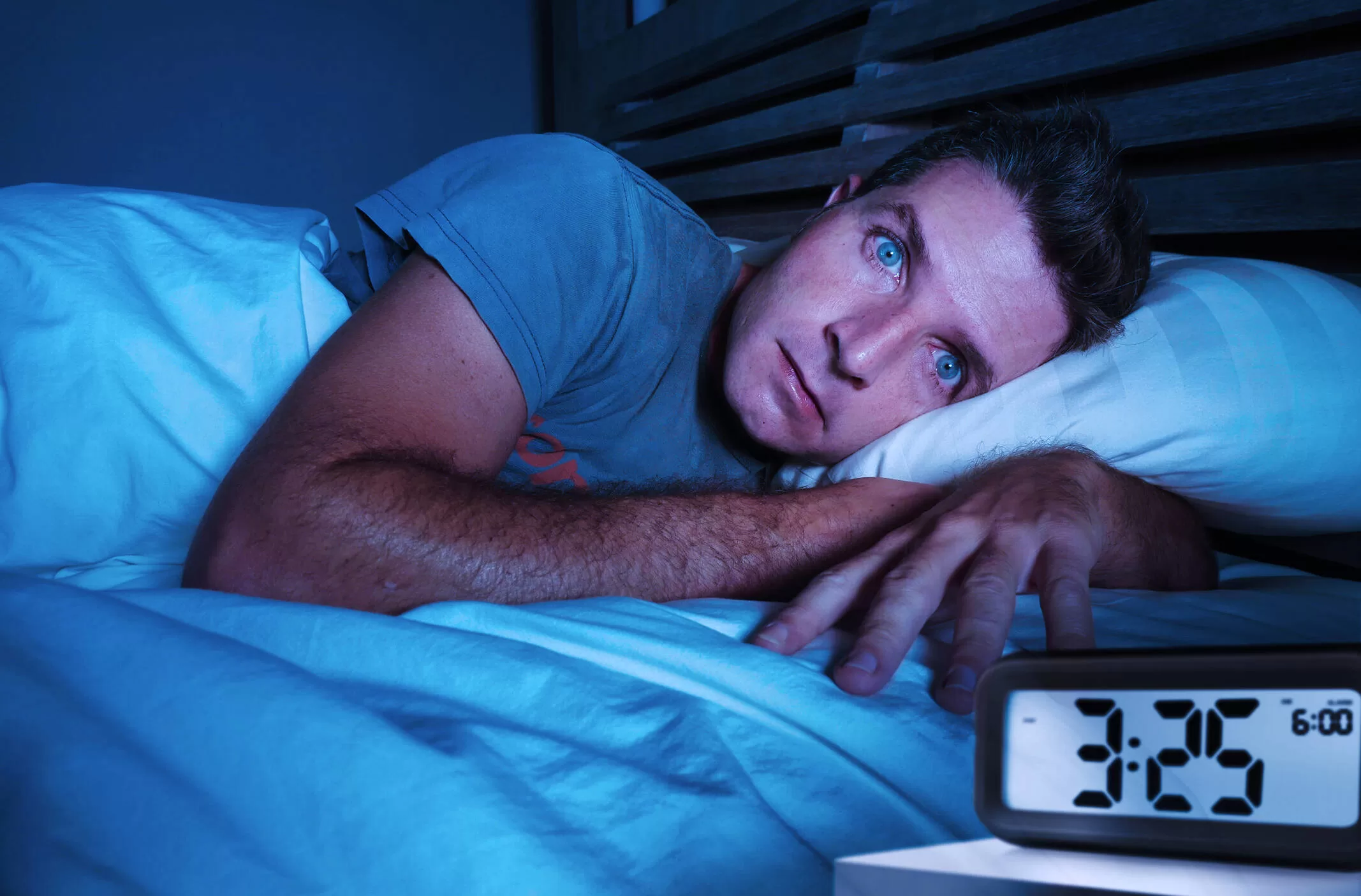 What does it mean to wake up at 3 am, according to numerology?
