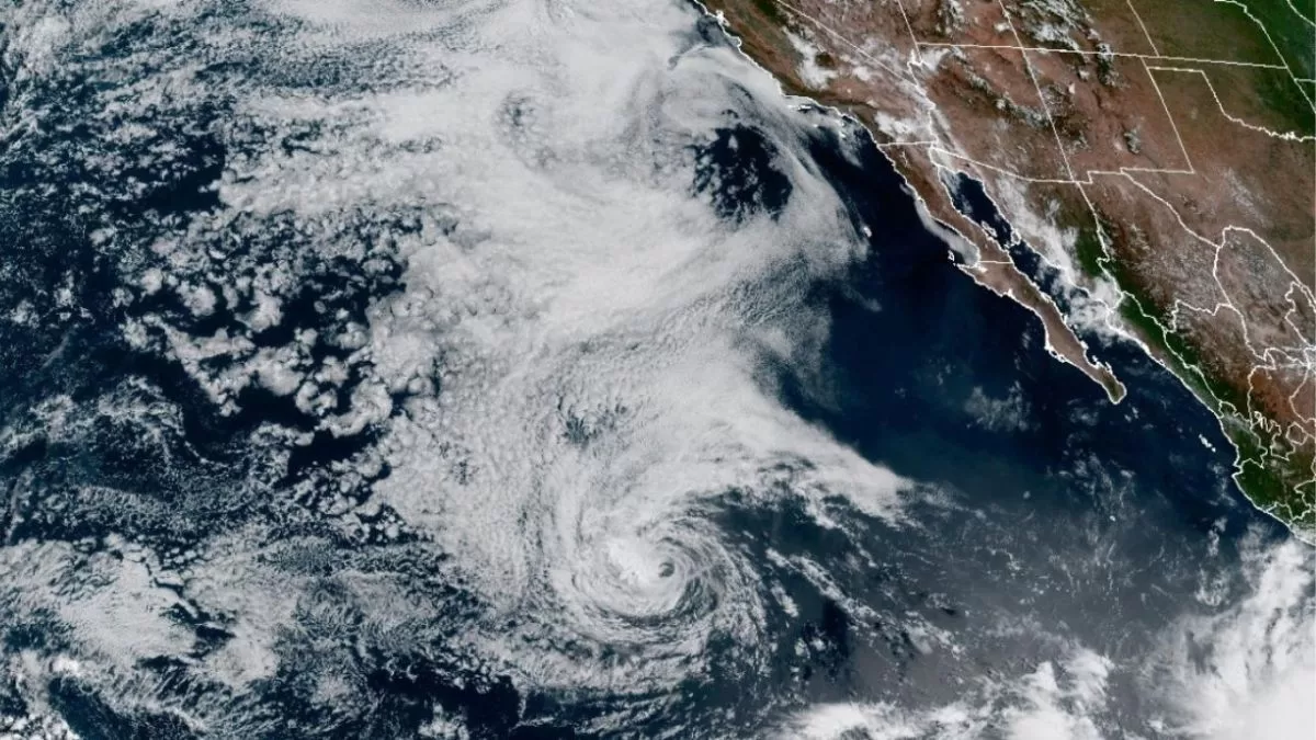 Hurricane Hilary: Mexico prepares for "double impact" in the Baja California peninsula
