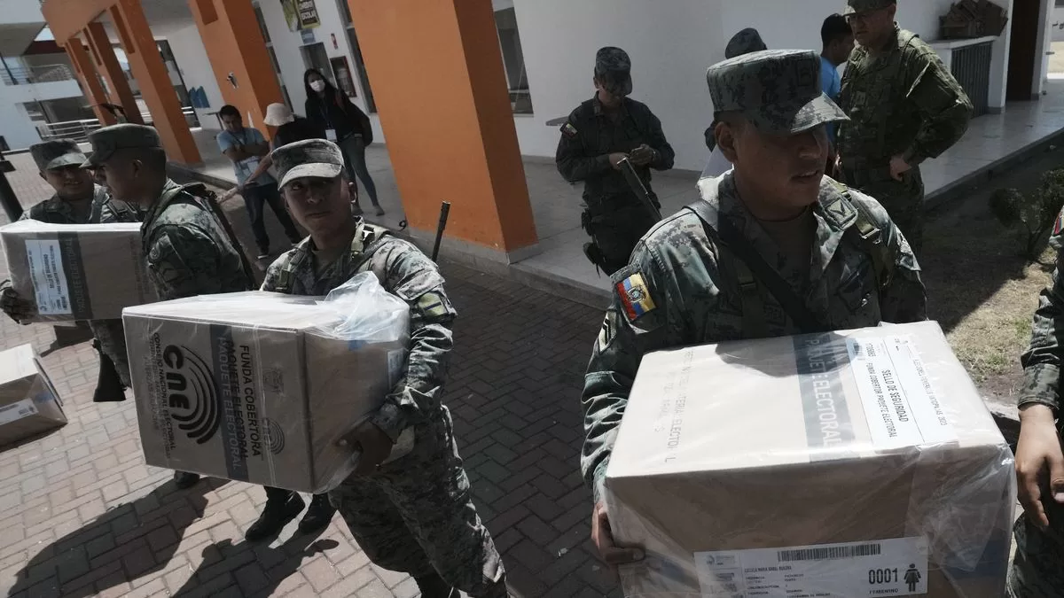 Ecuador begins electoral day in a climate of fear and discouragement
