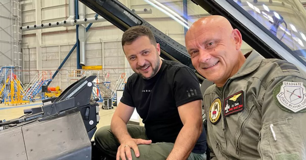 Zelensky climbs into the cockpit of an F-16: The Netherlands and Denmark will supply several units to Ukraine
