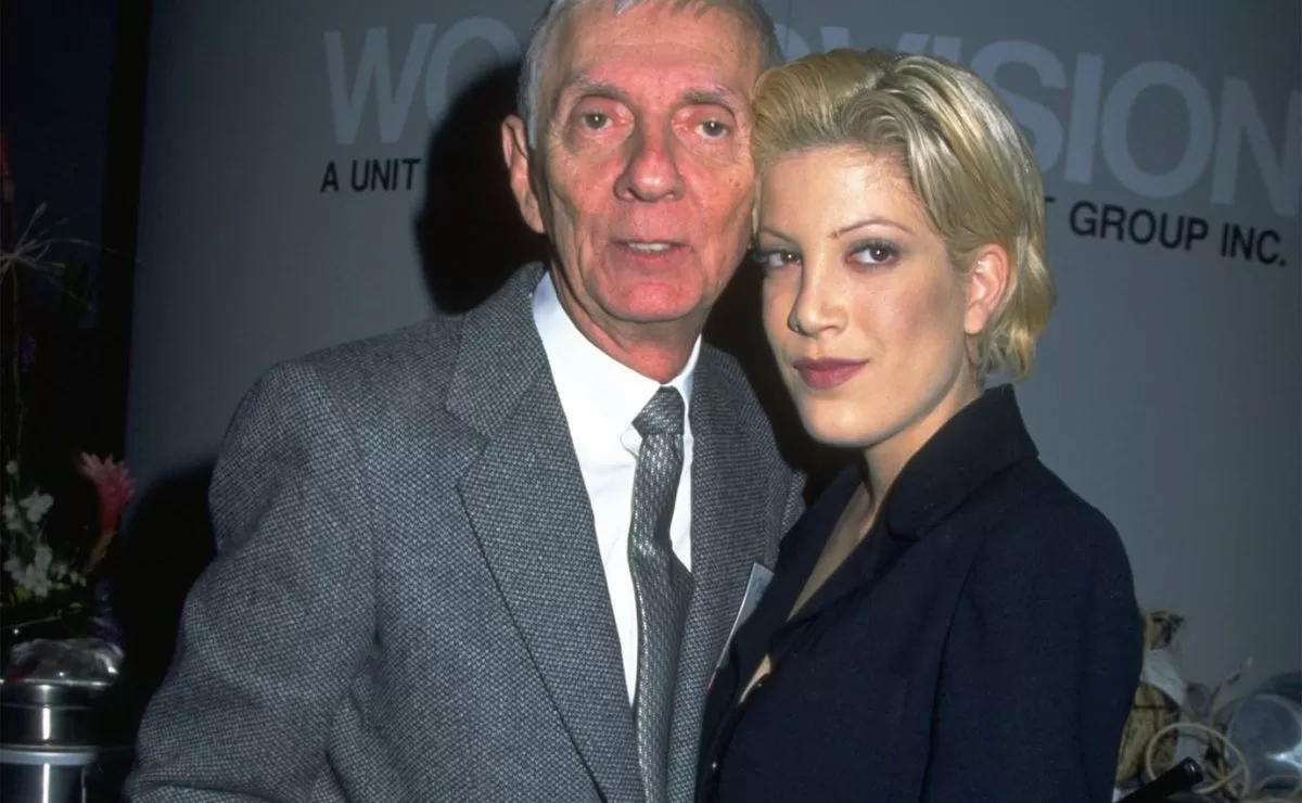Tori Spelling's ex-husband assures that the actress cried when she found out that her father's properties would not be for her
