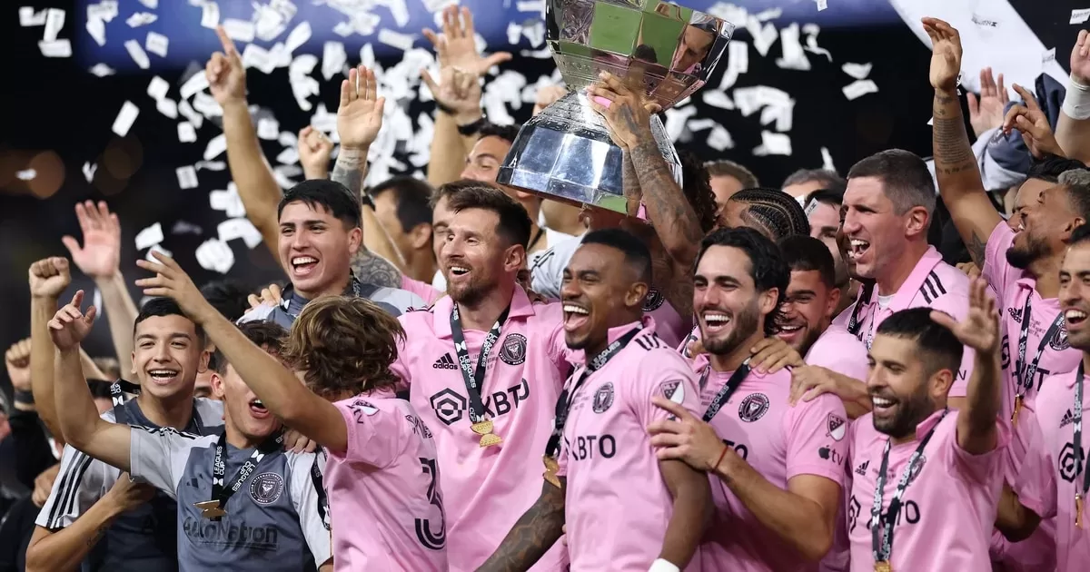 "Where is Leo?!": the unusual reaction of the Inter Miami squad when noticing the absence of Messi in the champion's photo
