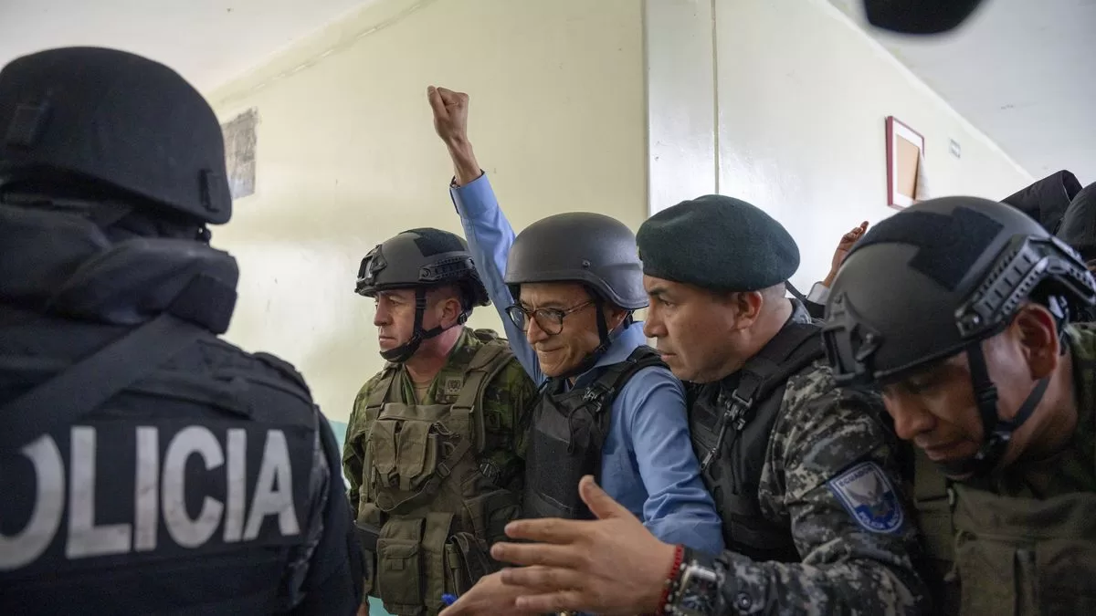 Christian Zurita, the armored security candidate who captured attention in the Ecuadorian elections

