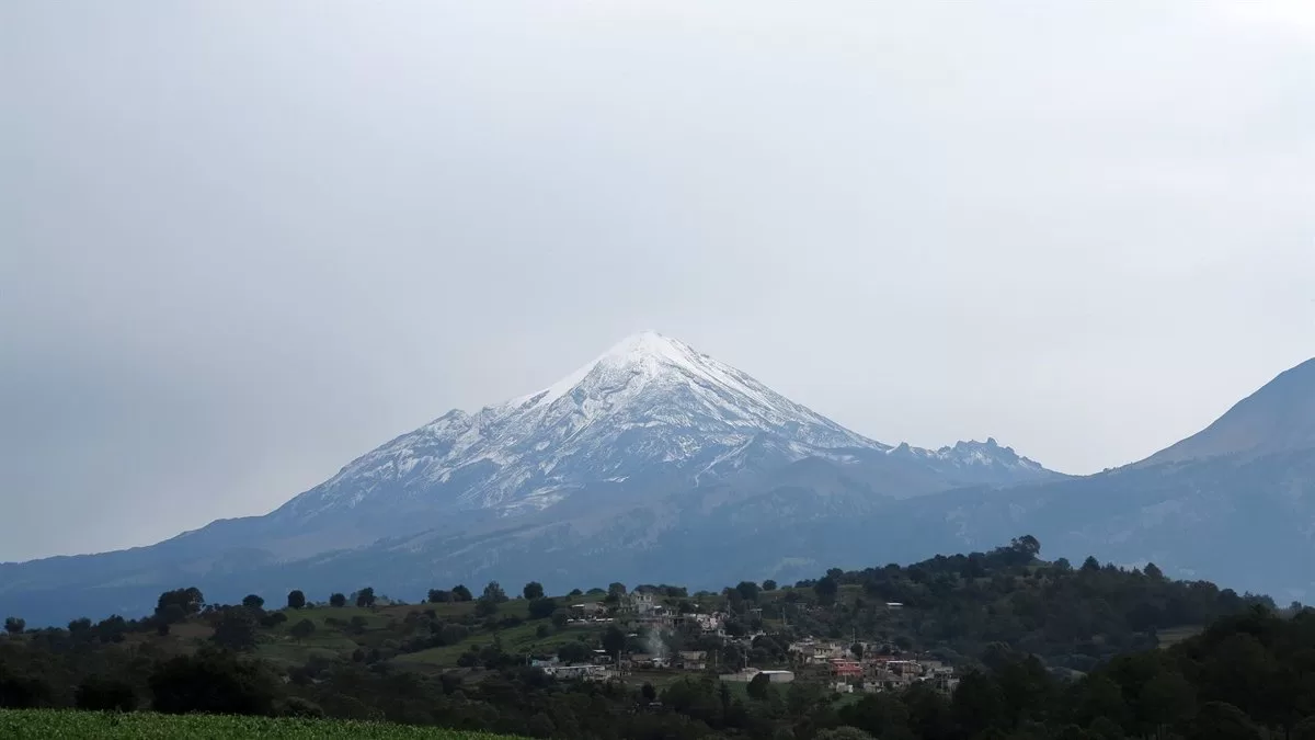 Four climbers die when they fall while climbing a volcano in Mexico
